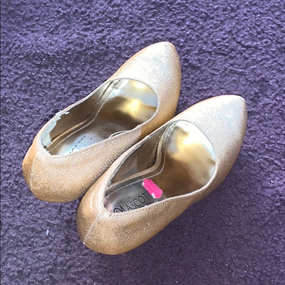Glittery pumps